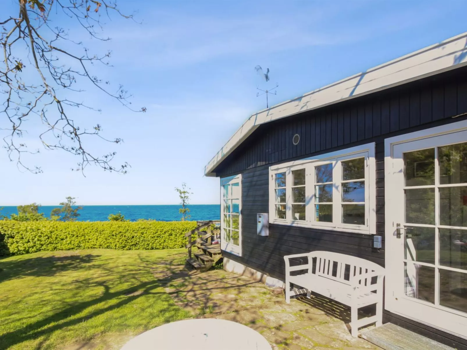 "Fabine" - 50m from the sea-Buiten