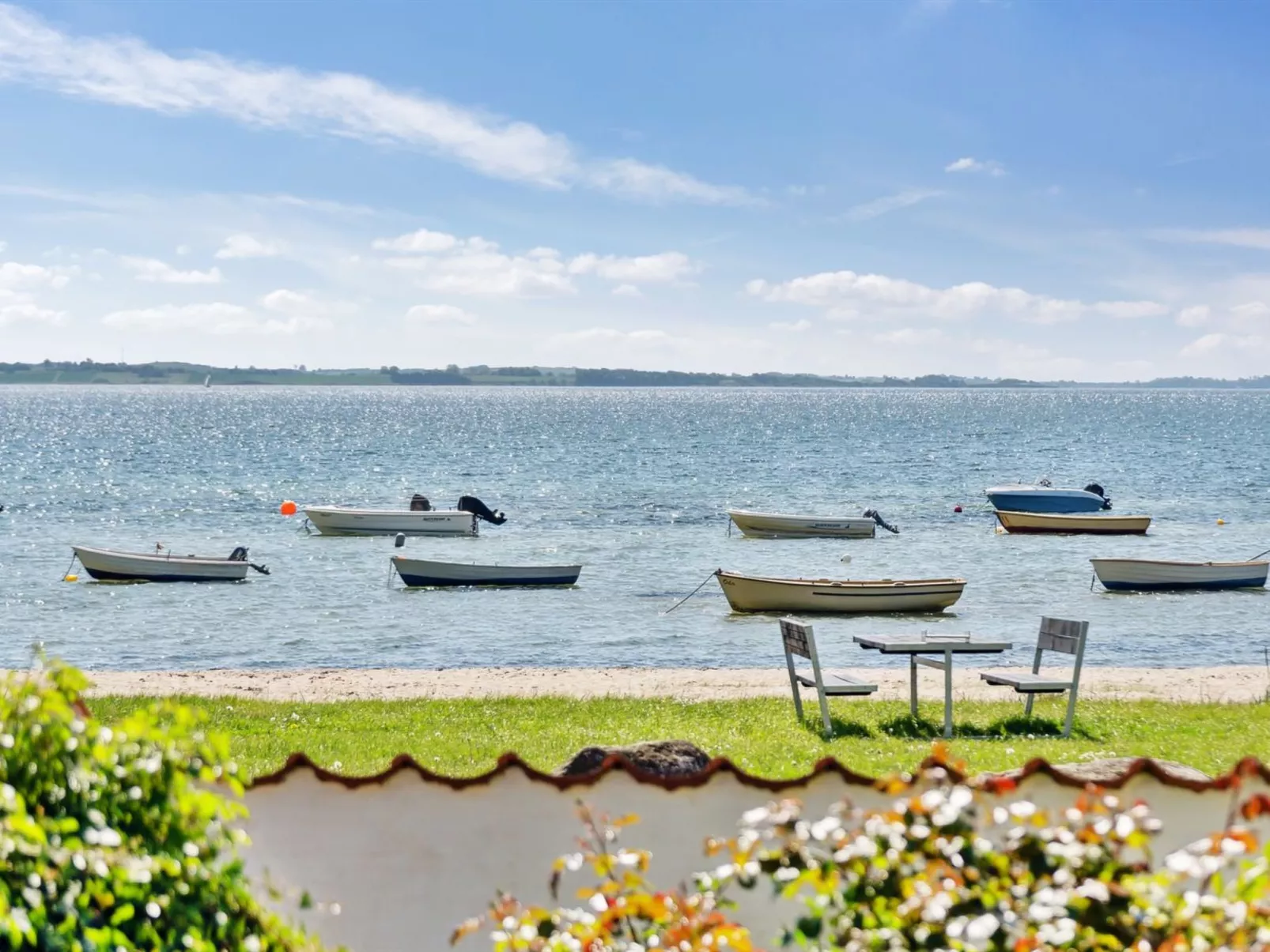 "Michel" - 25m from the sea-Binnen