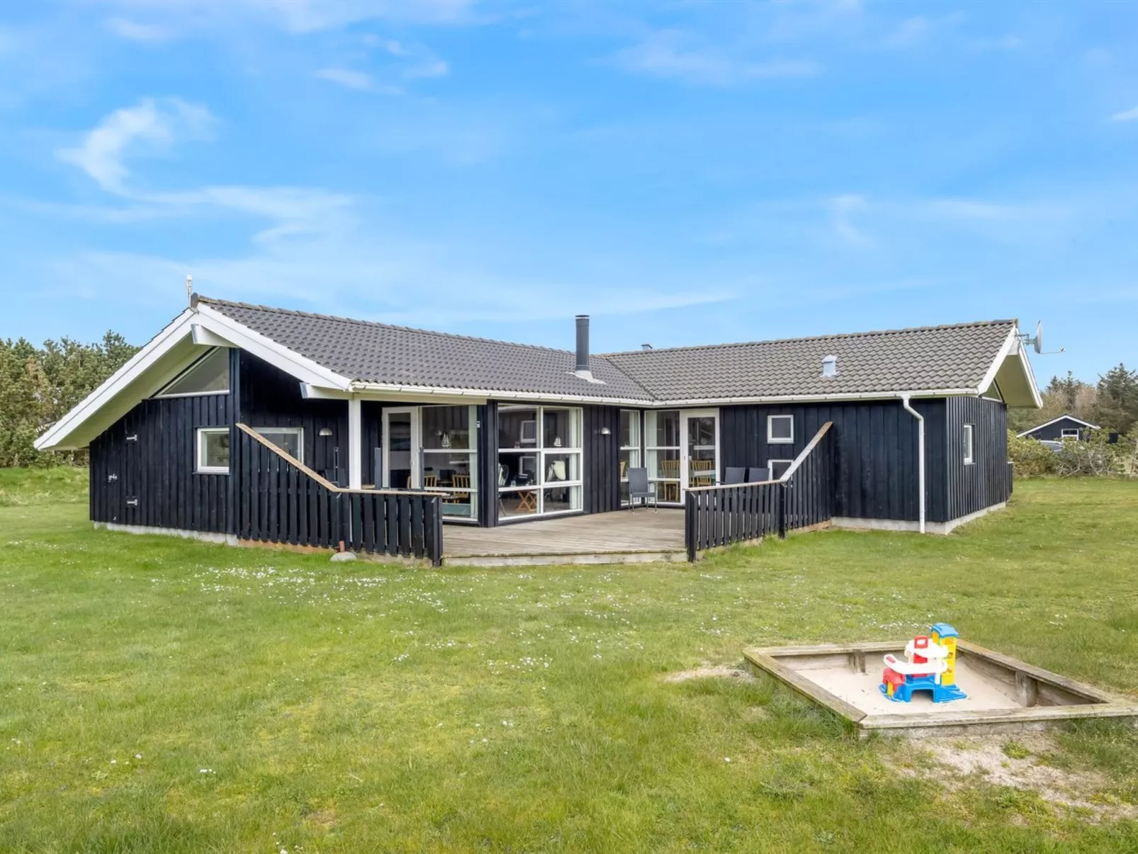 "Juris" - 950m from the sea