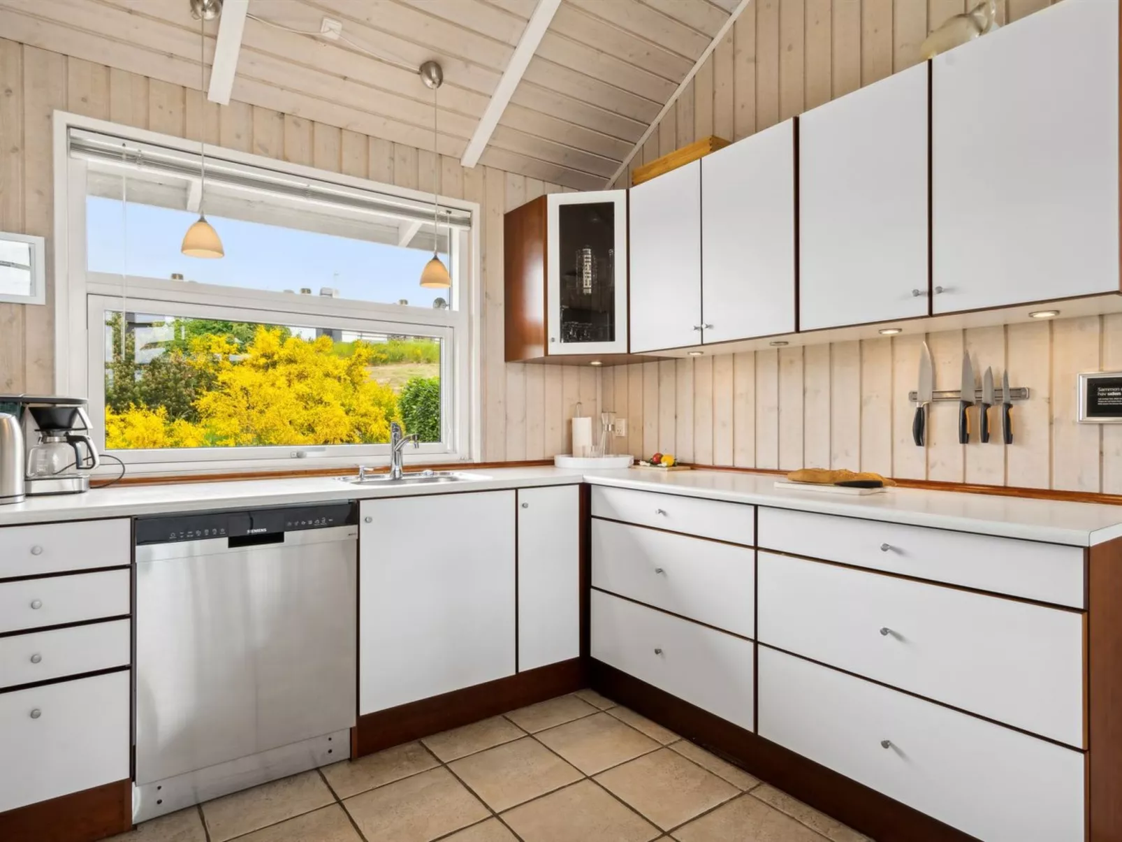 "Edo" - 250m from the sea-Binnen