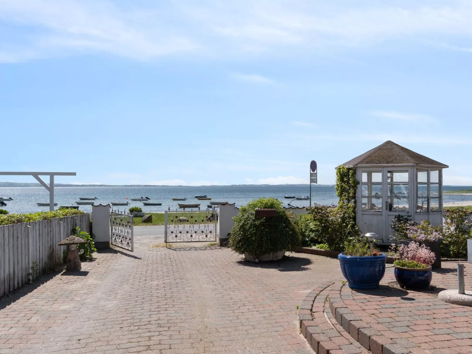 "Michel" - 25m from the sea-Buiten