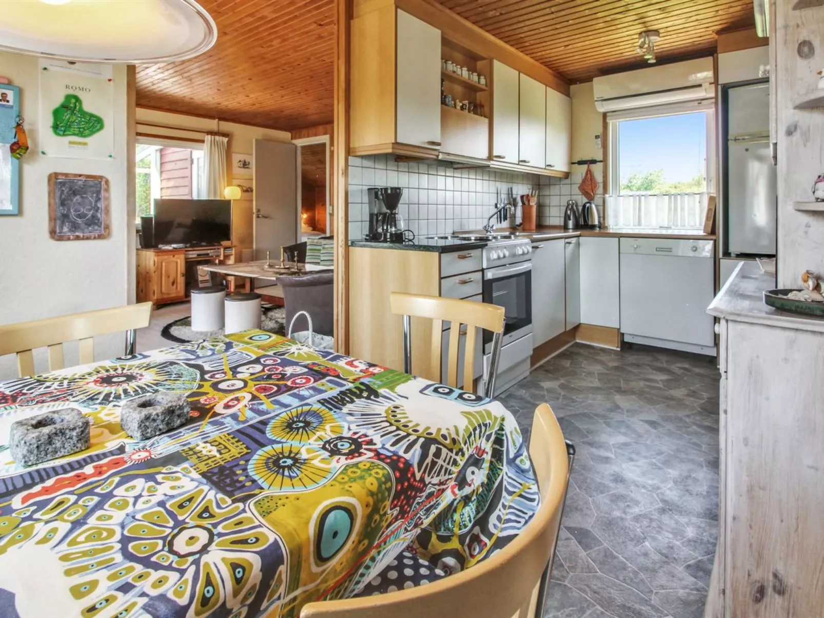 "Veijo" - 800m from the sea-Binnen