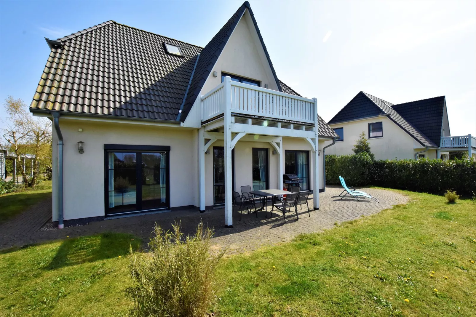 Minihus - Erdgeschoss mit Terrasse-Terrasbalkon
