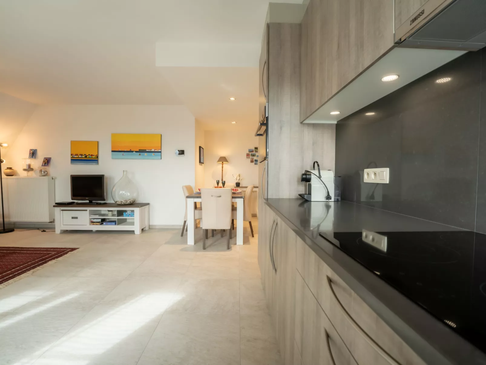 Cosy - bright top floor appartment-Binnen