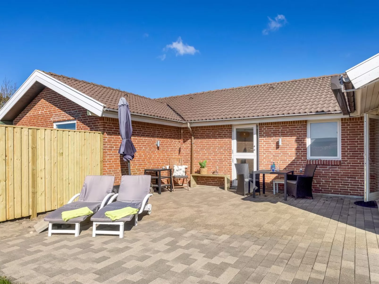 "Sulo" - 300m from the sea-Binnen