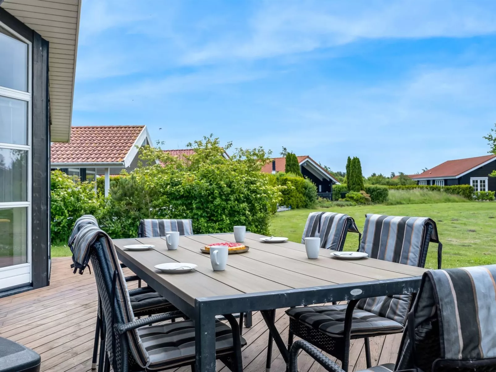 "Birtir" - 1.2km from the sea-Buiten