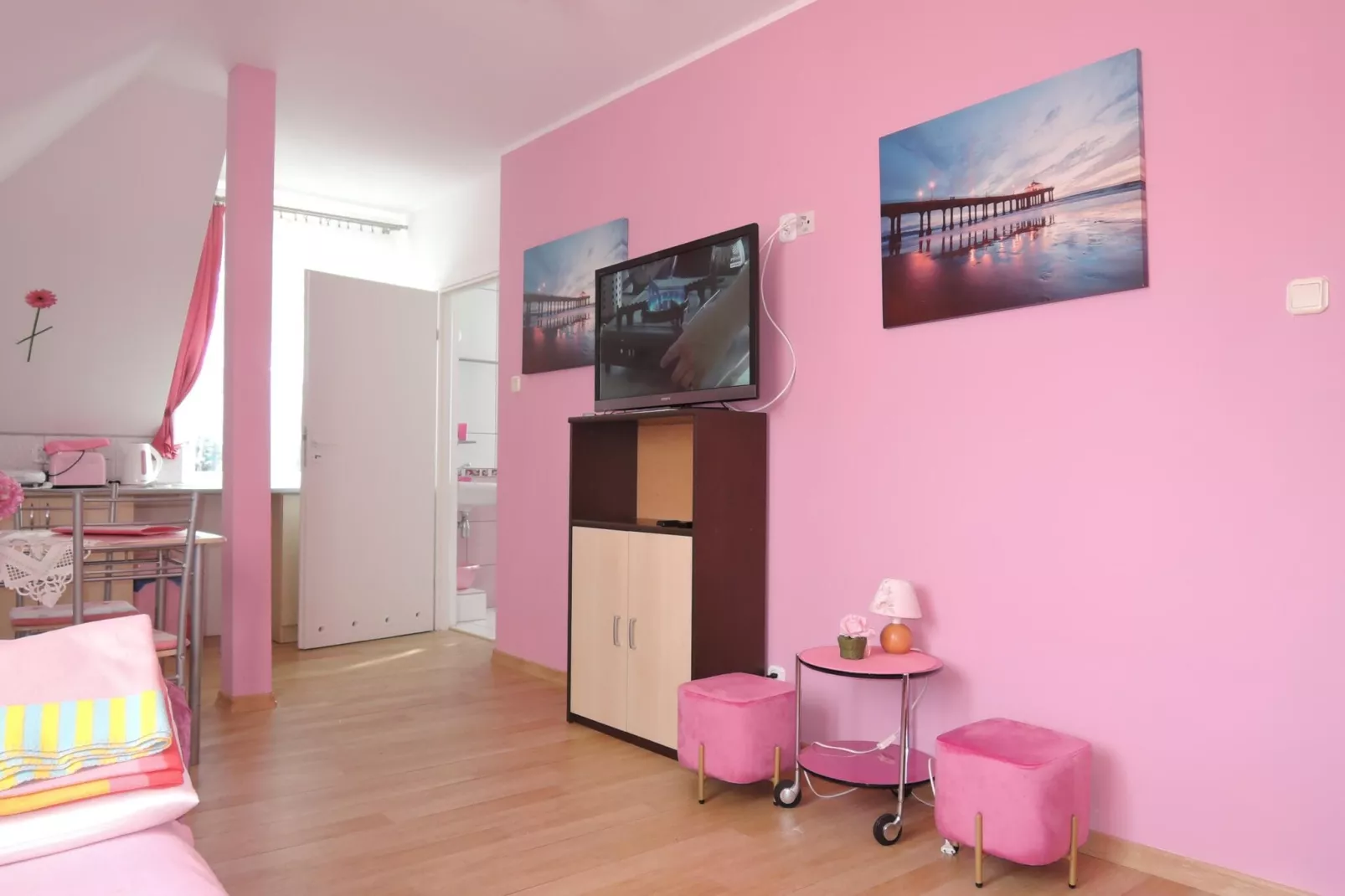 Apartament 4 osobowy różowy