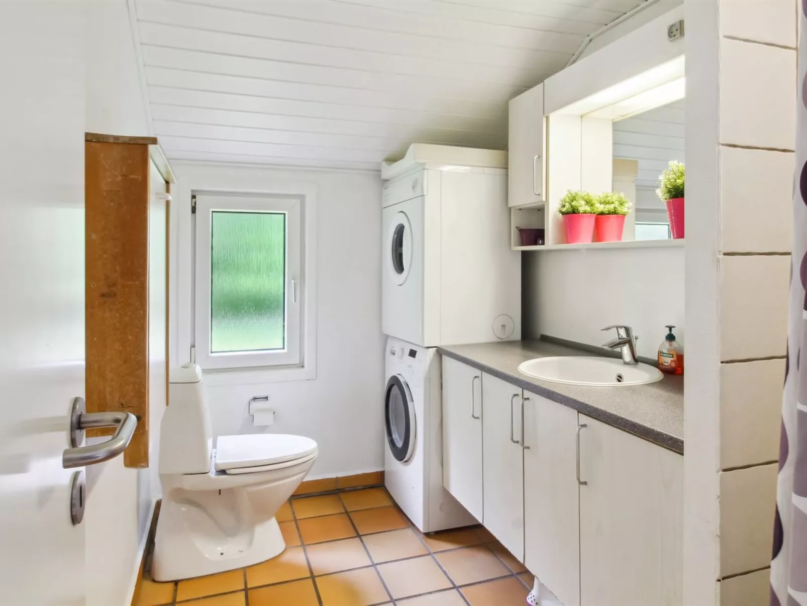 "Livni" - 3.8km from the sea-Binnen