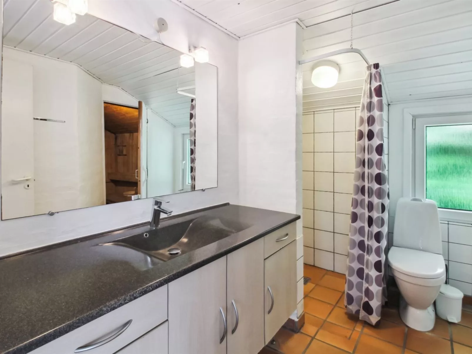 "Livni" - 3.8km from the sea-Binnen