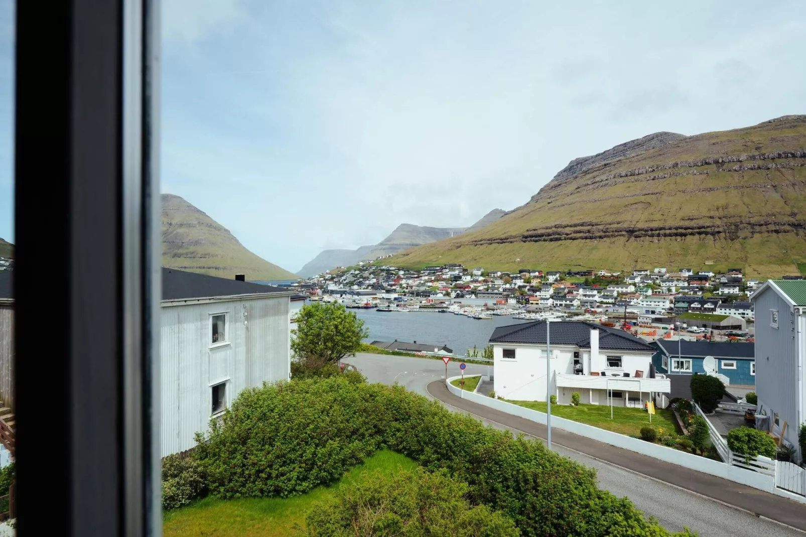 Sfeervol Klaksvík Huis -- By Traum Ferienwohnungen-Buitenlucht