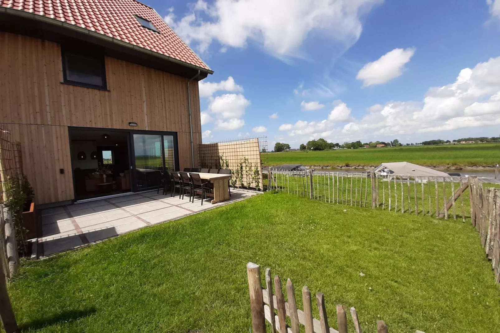 Friese Villa 4 6 pers met sloep optioneel bij te boeken-Tuinen zomer