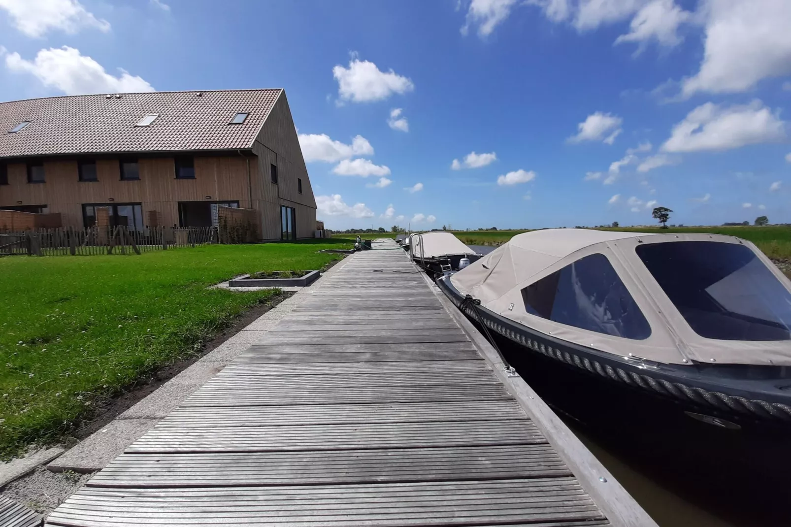 Friese Villa 4 6 pers met sloep optioneel bij te boeken