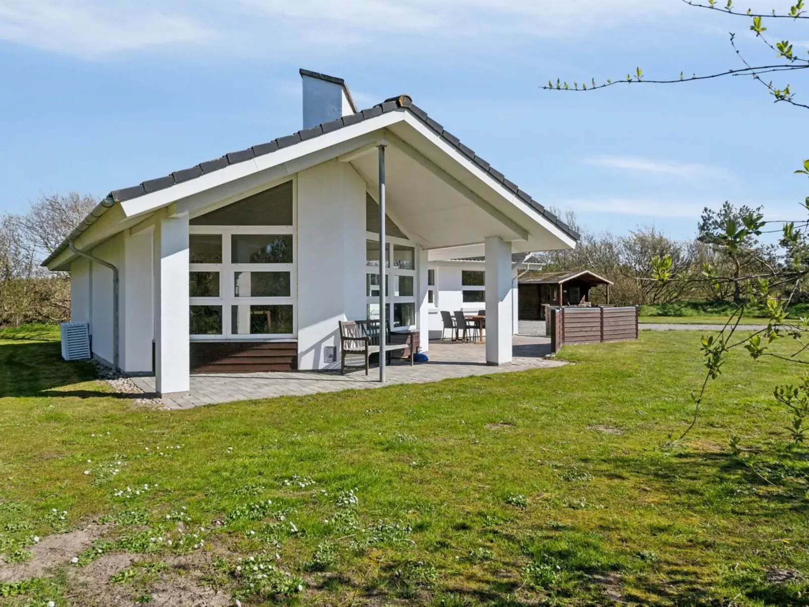 "Ljuba" - 1.3km from the sea-Buiten