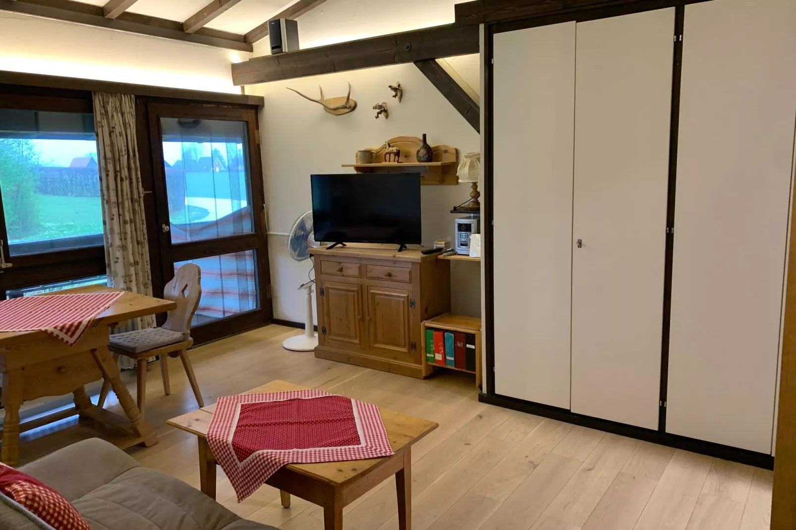 Ferienwohnung Crokus Siegsdorf-Woonkamer
