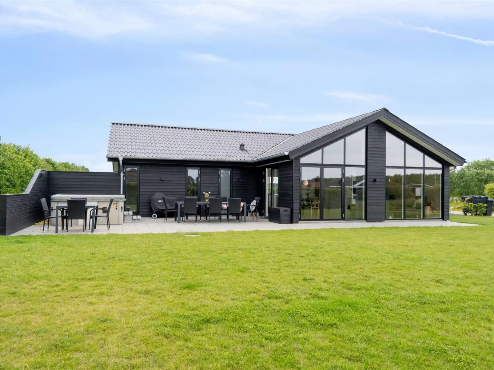 "Danika" - 650m from the sea-Buiten