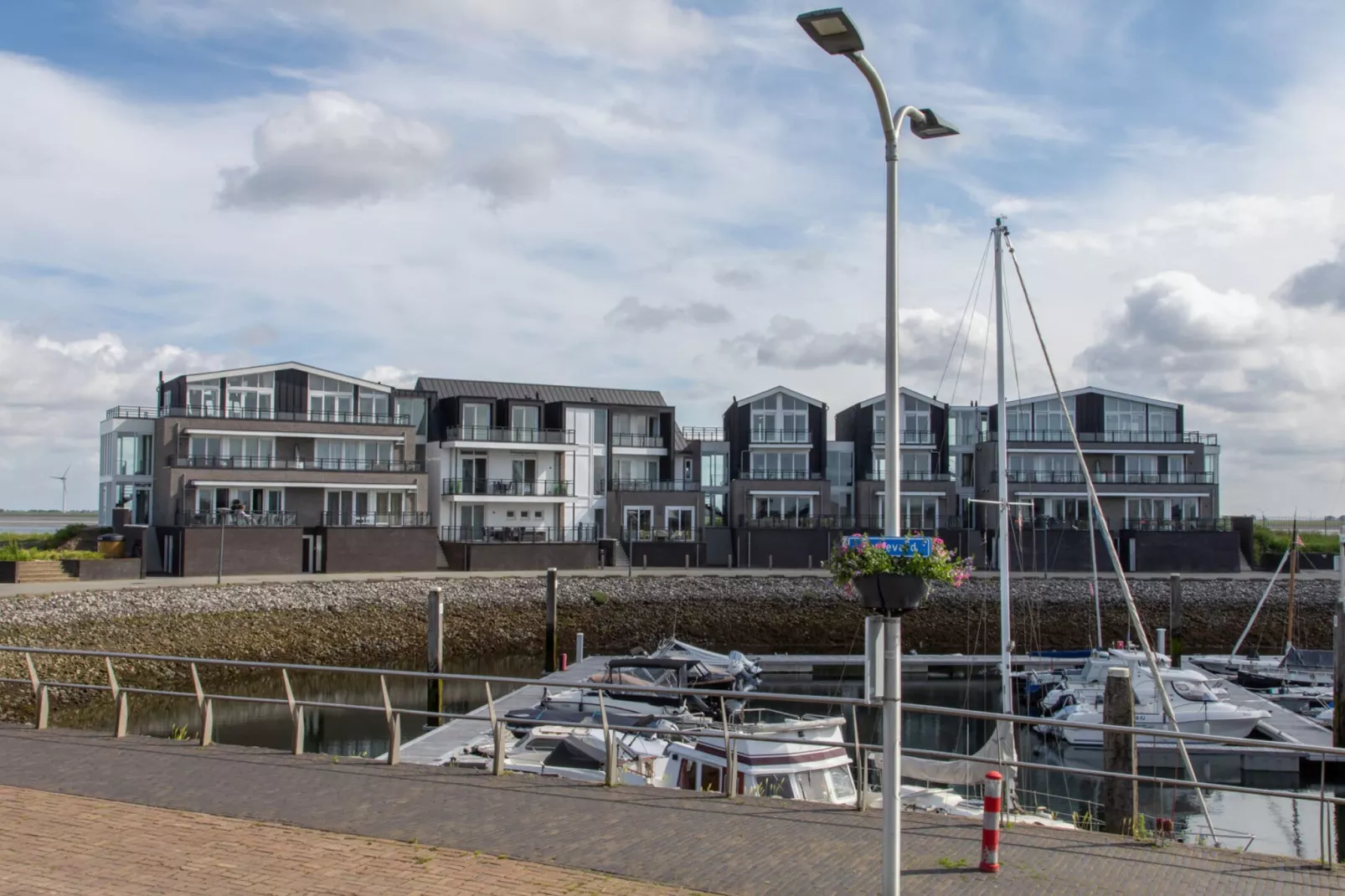 Luxe appartement Vista Maris - Havenweg 8-38  Sint-Annaland-Buitenkant zomer