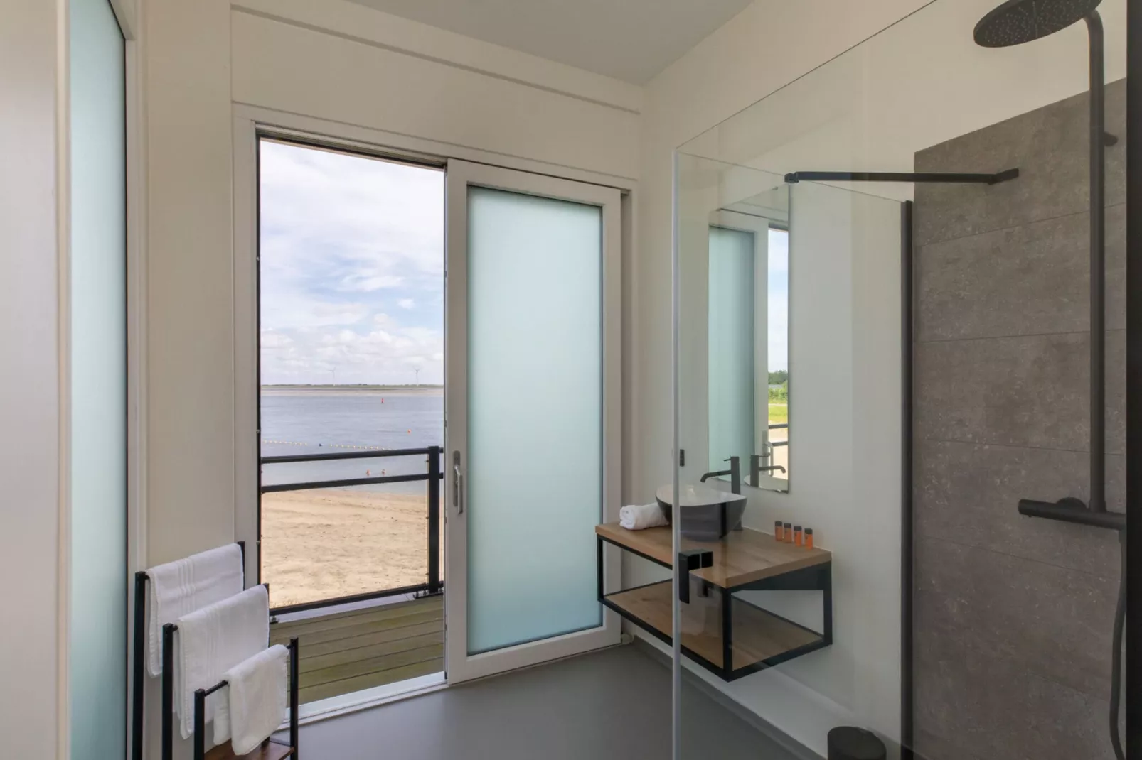 Luxe appartement Vista Maris - Havenweg 8-38  Sint-Annaland-Badkamer
