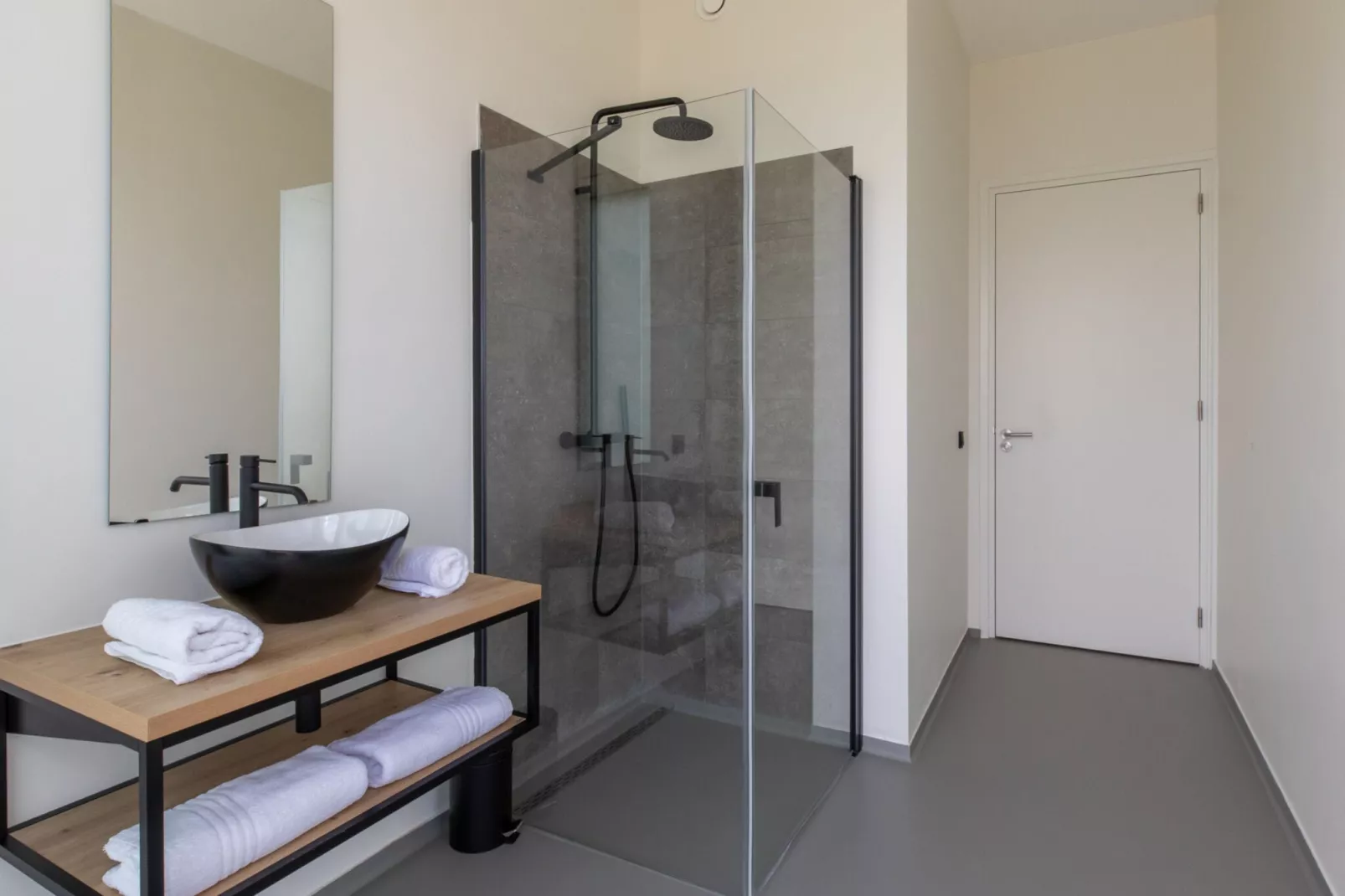 Luxe appartement Vista Maris - Havenweg 8-38  Sint-Annaland-Badkamer