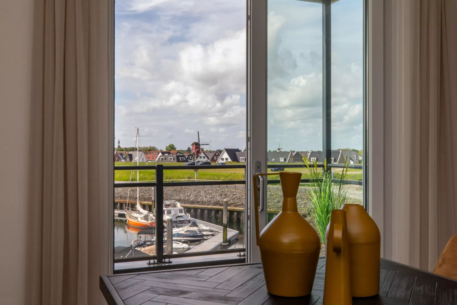 Luxe appartement Vista Maris - Havenweg 8-38  Sint-Annaland-Uitzicht zomer