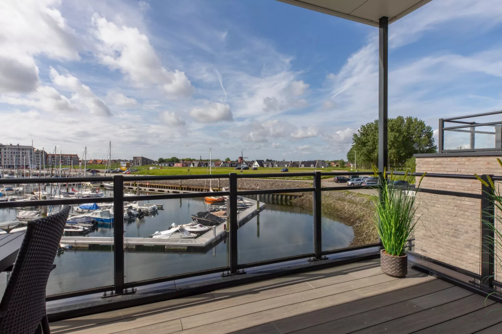 Luxe appartement Vista Maris - Havenweg 8-38  Sint-Annaland-Uitzicht zomer