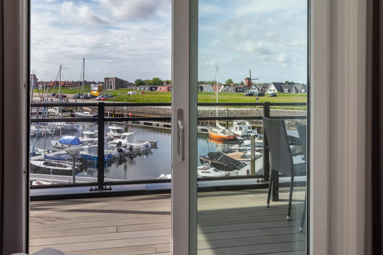 Luxe appartement Vista Maris - Havenweg 8-38  Sint-Annaland-Uitzicht zomer