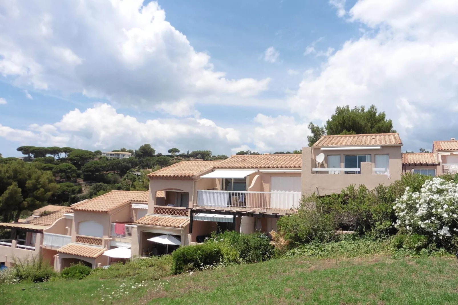 Studio in Sainte-Maxime-Buitenkant zomer