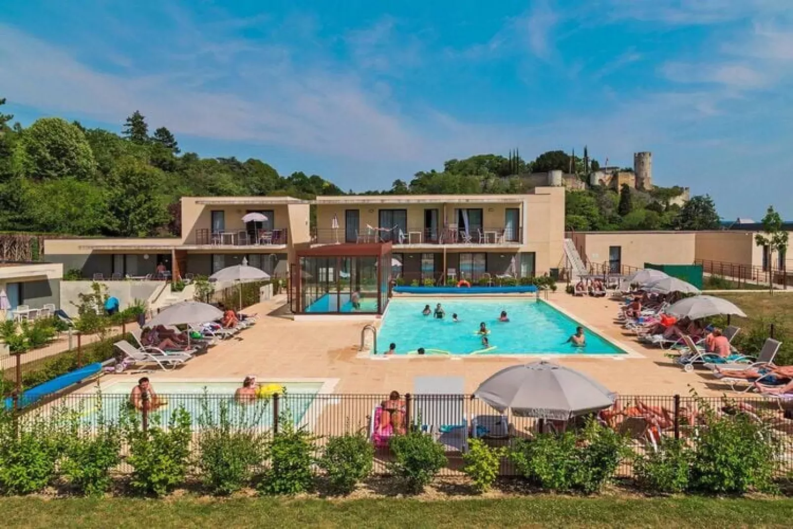 Vakantiehuis in Chinon met buitenzwembad