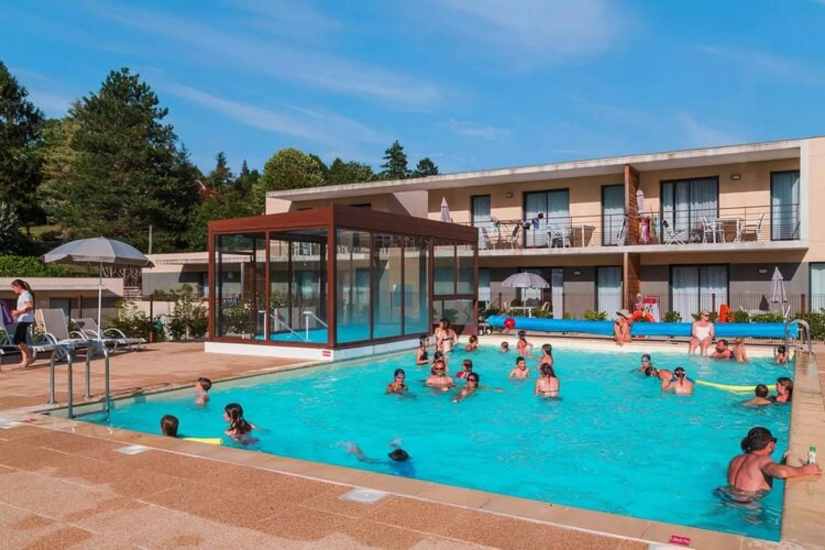 Vakantiehuis in Chinon met buitenzwembad-Zwembad