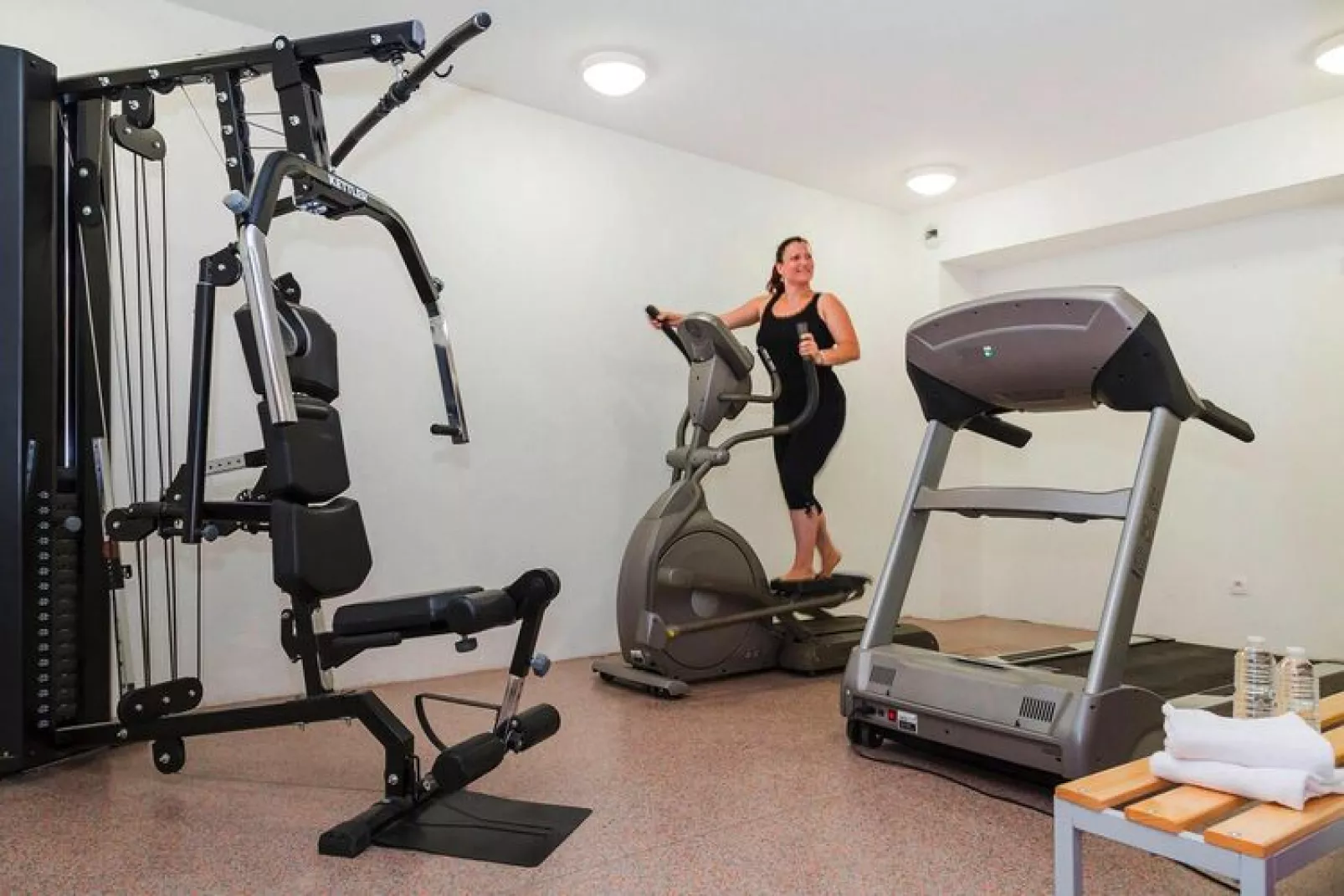 Vakantiehuis in Chinon met buitenzwembad-Sportzaal