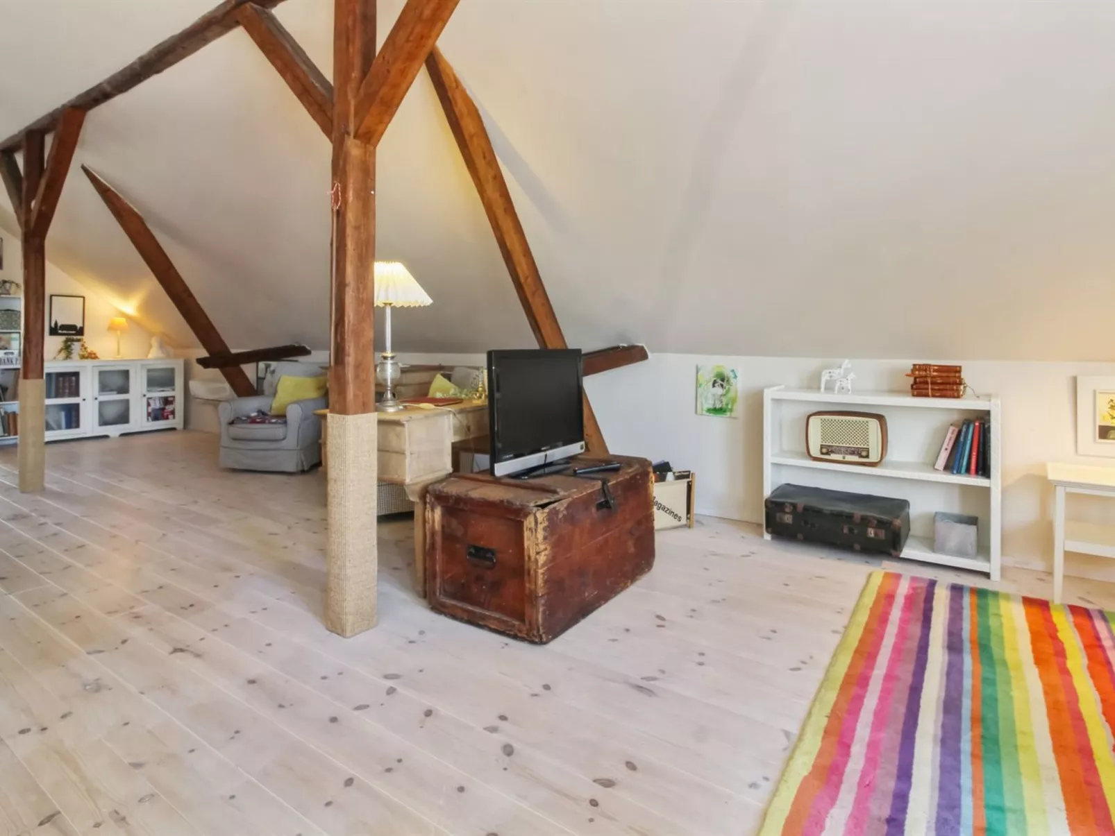 "Fenia" - 9.8km from the sea-Binnen