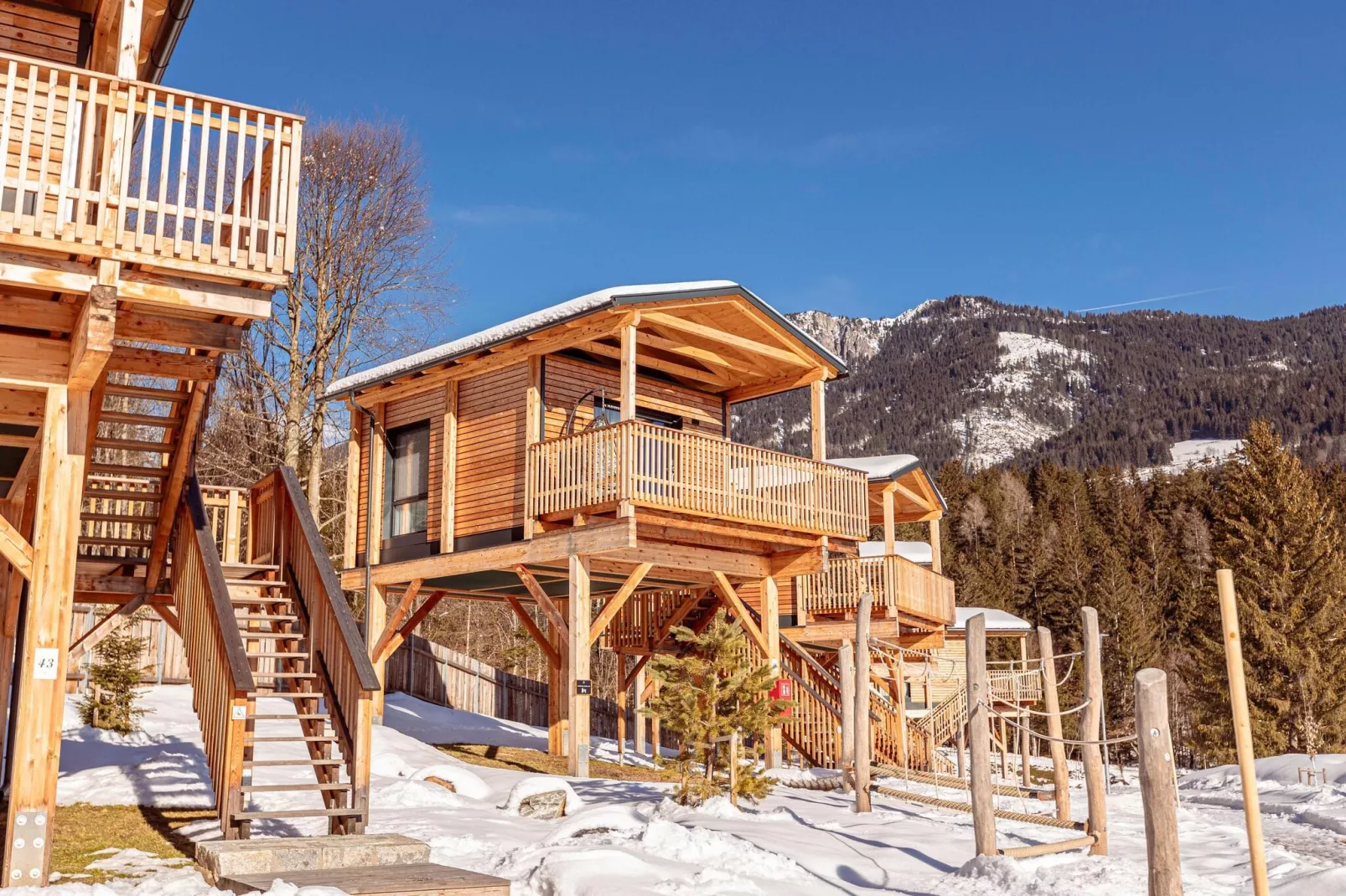 Chalets & Glamping Nassfeld 3-Exterieur winter