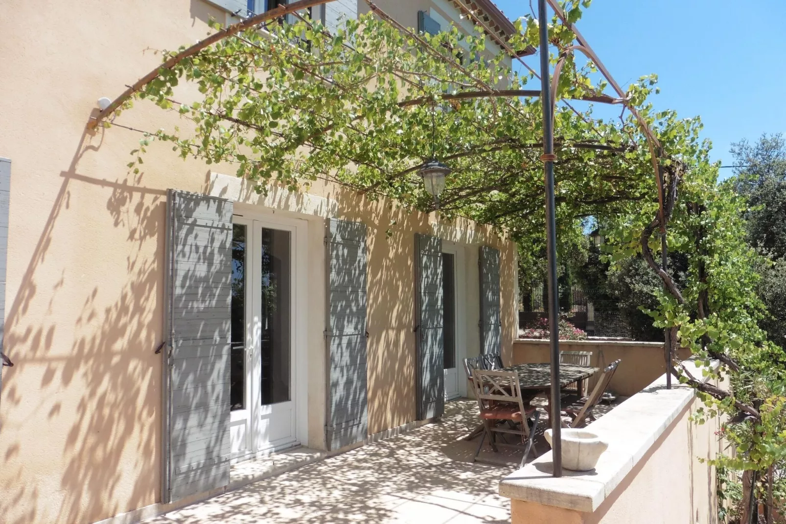Ferienhaus in Villes-sur-Auzon-Terrasbalkon