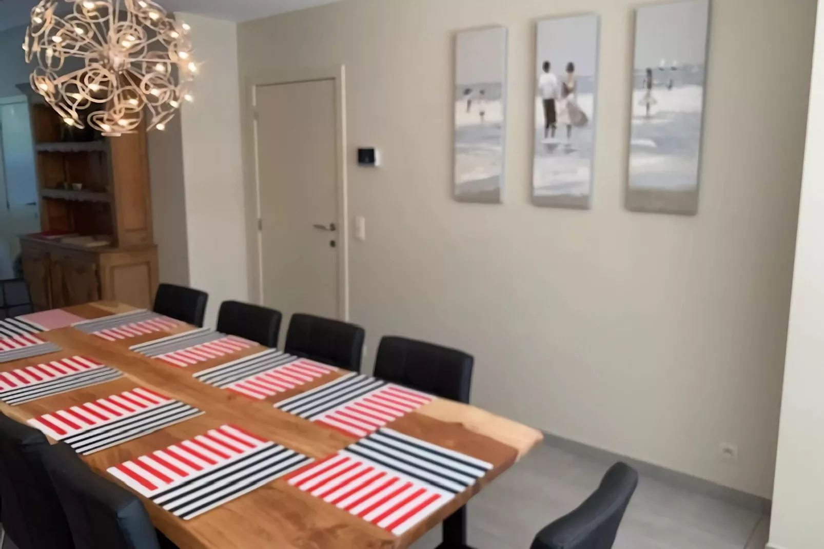 Vakantiehuisje 6px-Eetkamer