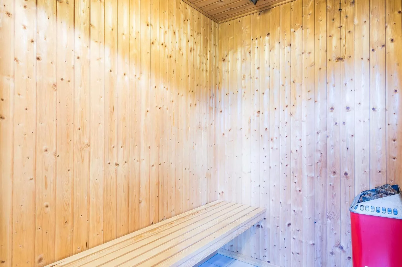 Sereen toevluchtsoord in Henne By-By Traum-Sauna