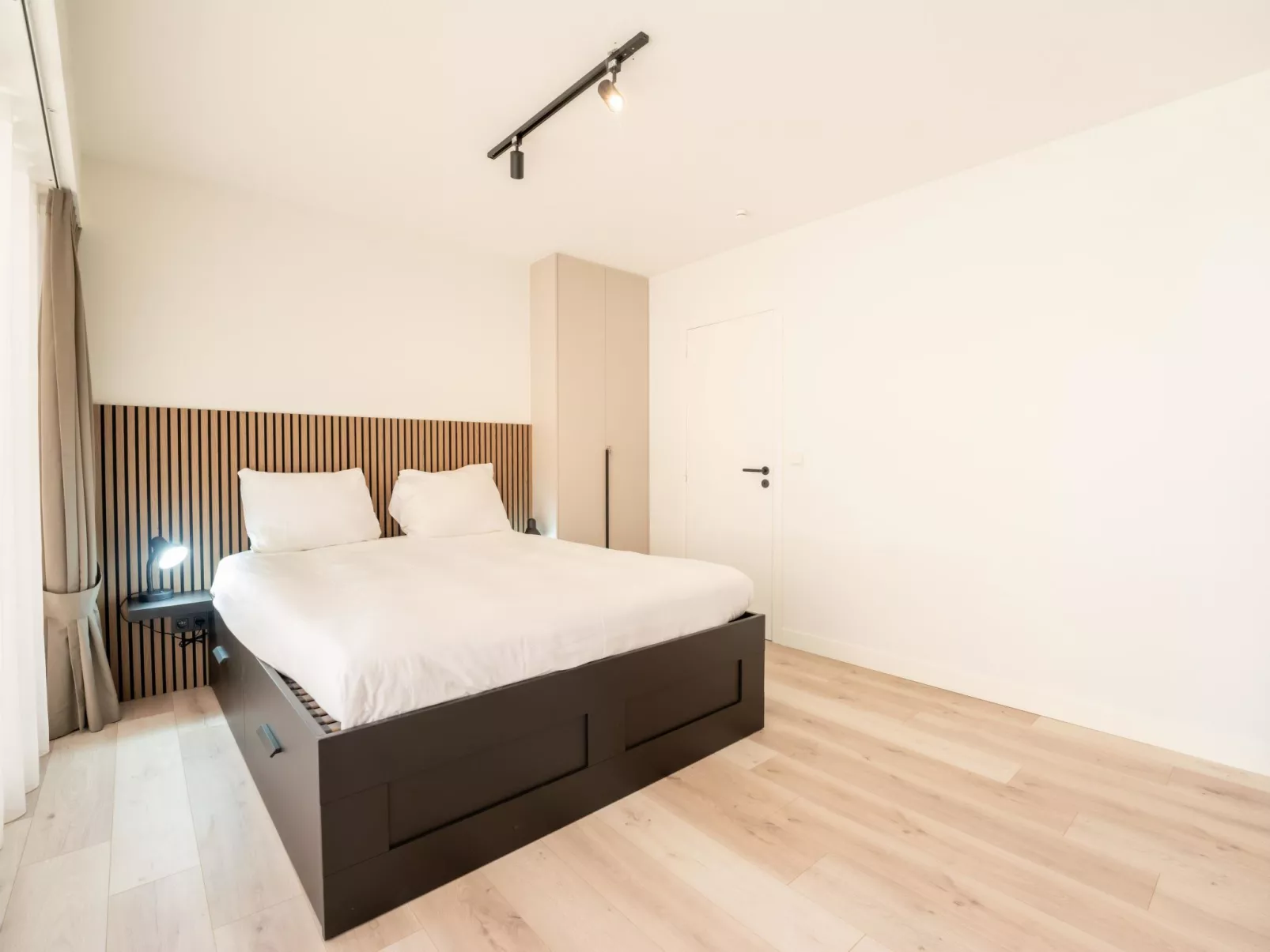 Aqua Vista with parking and seaview-Binnen