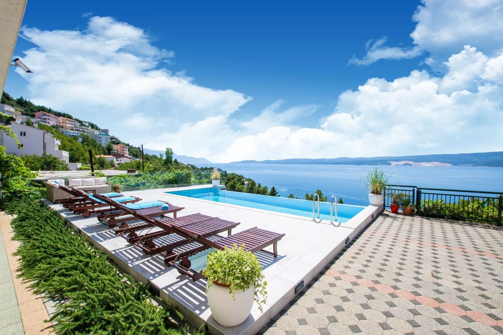 Shared pool apartment David- second floor-Zwembad