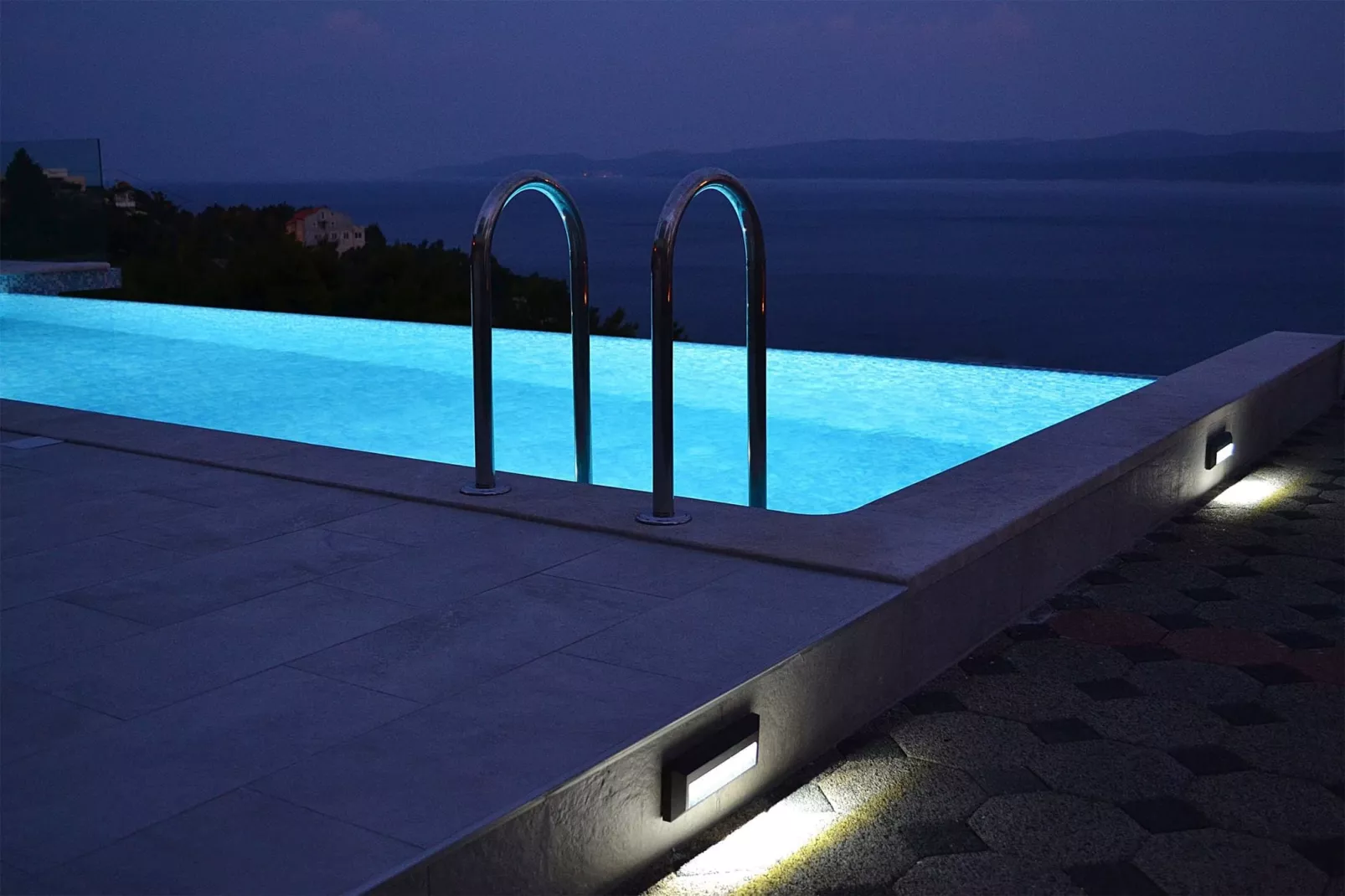 Shared pool apartment David- second floor-Zwembad