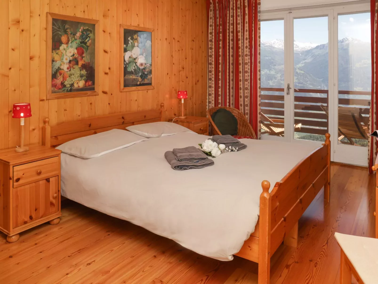 Europa Est 2 / APT 83-Binnen