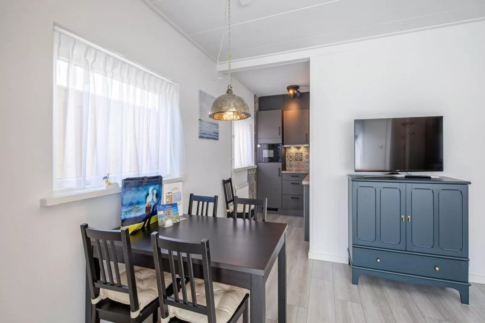 Strandhuys Zeester-Eetkamer
