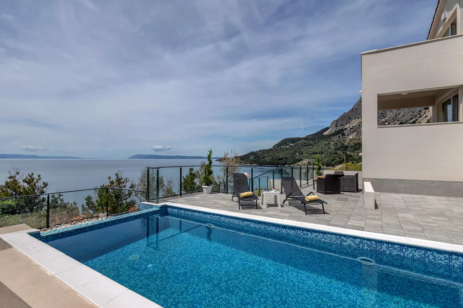 poolofhouse