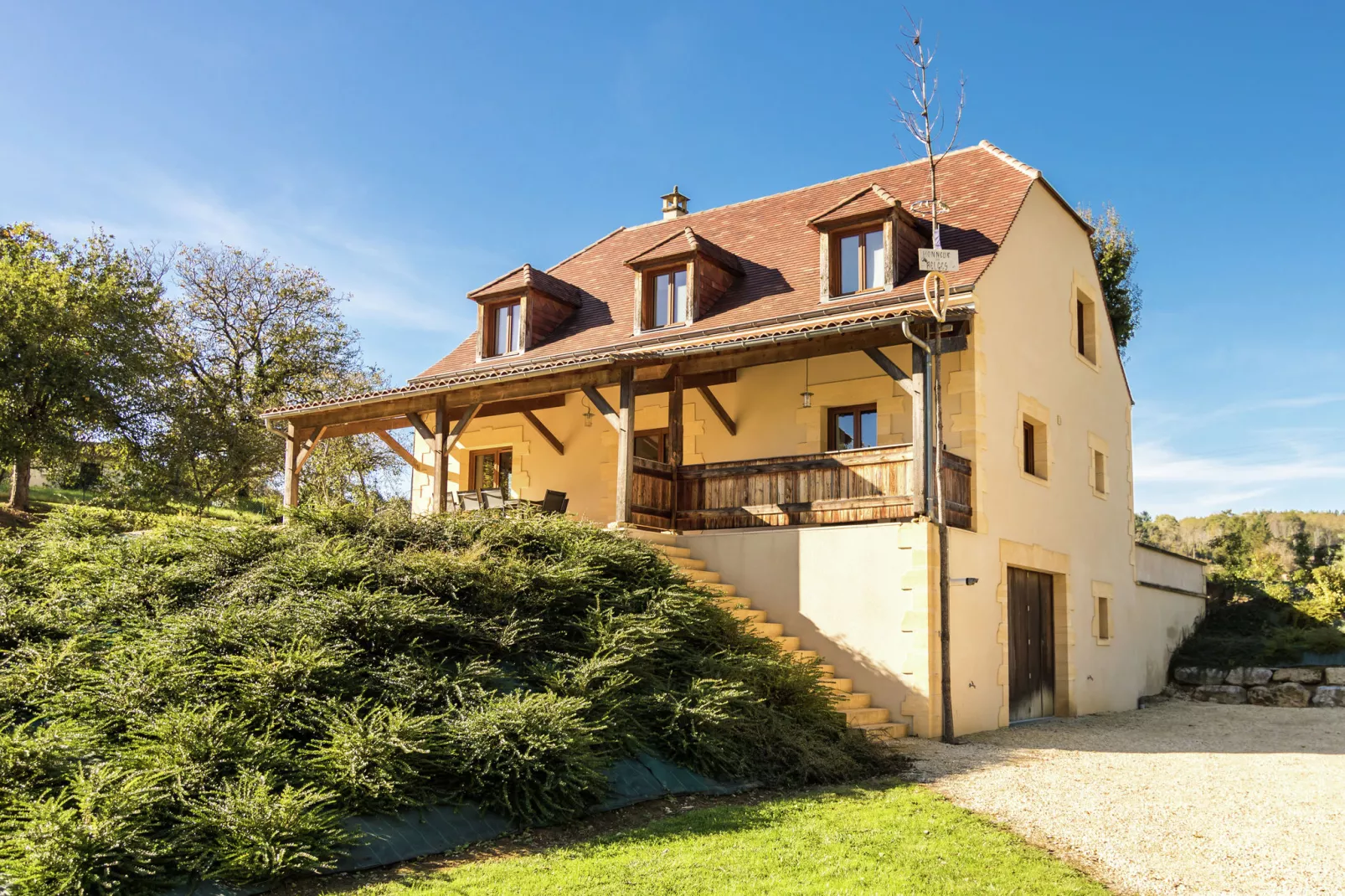 Villa Montignac-Buitenkant zomer