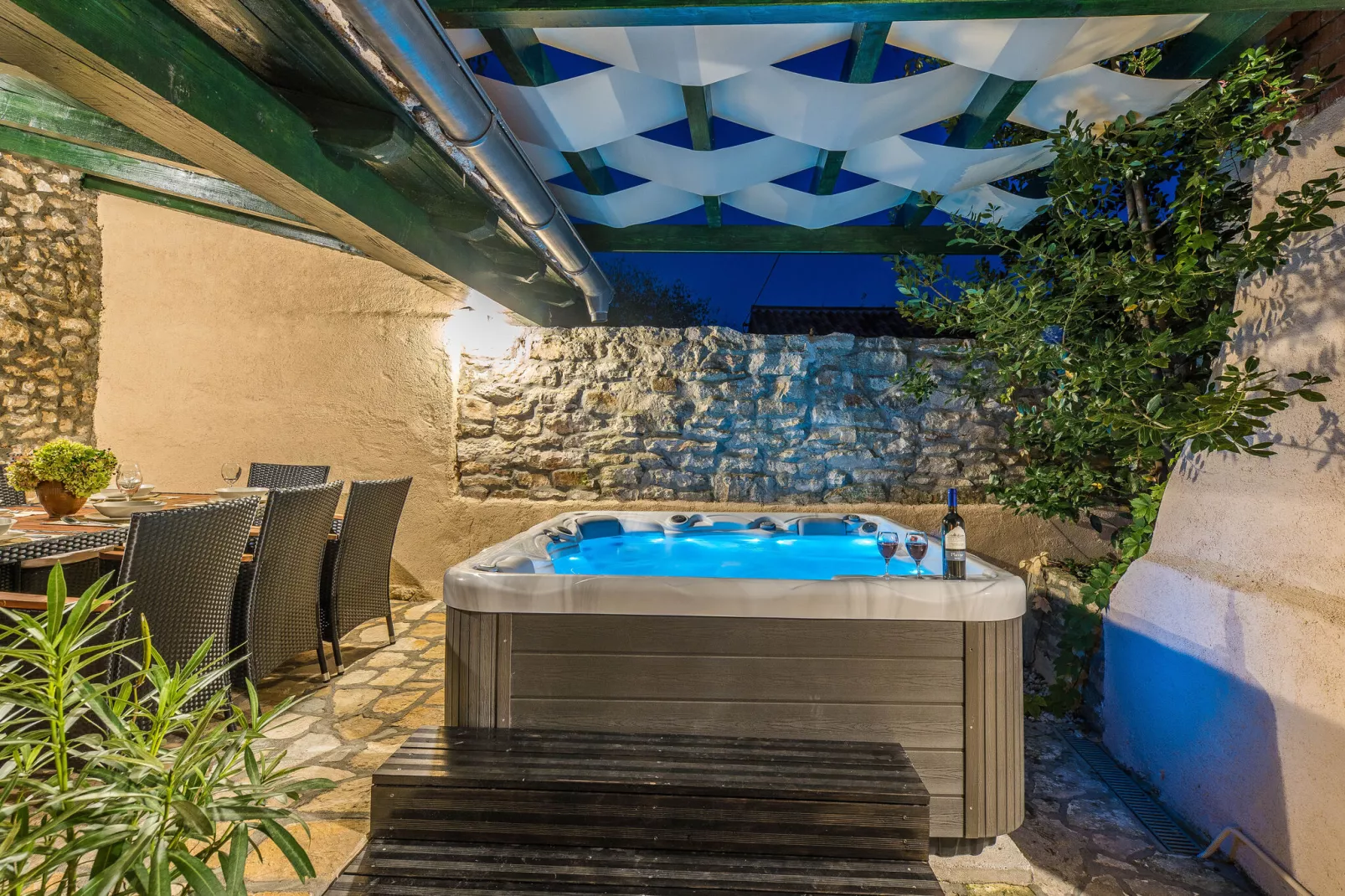 Dalmatian house Sukosan-Buitenkant zomer