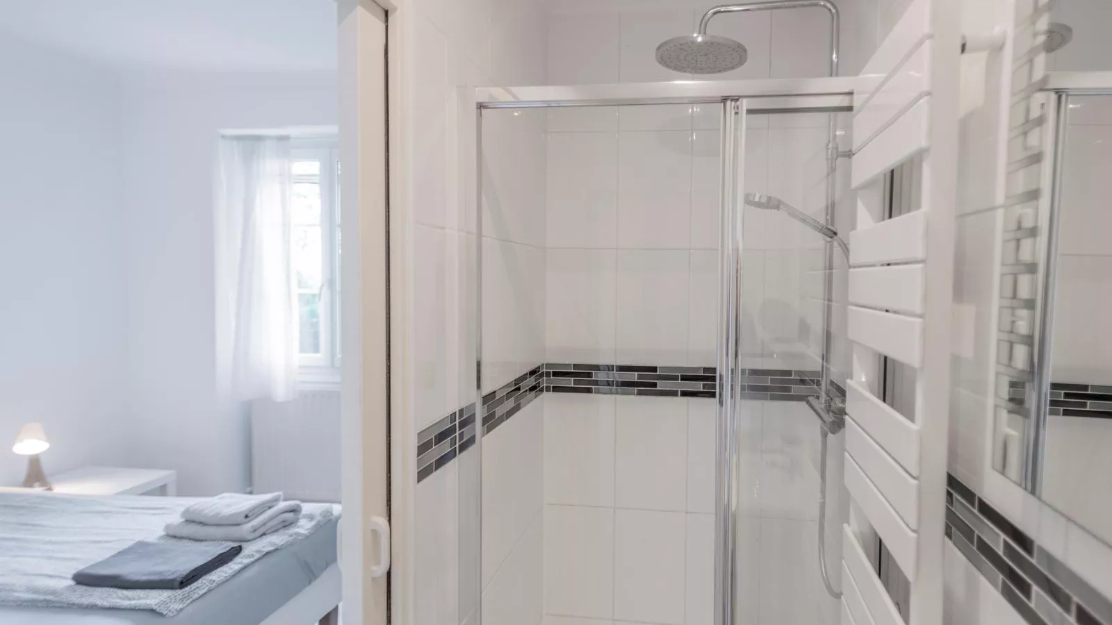 La Maison sur la Colline-Badkamer