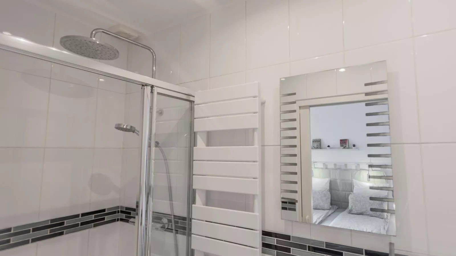 La Maison sur la Colline-Badkamer