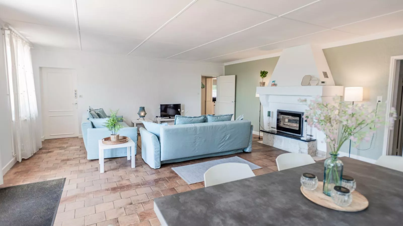 La Maison sur la Colline-Woonkamer