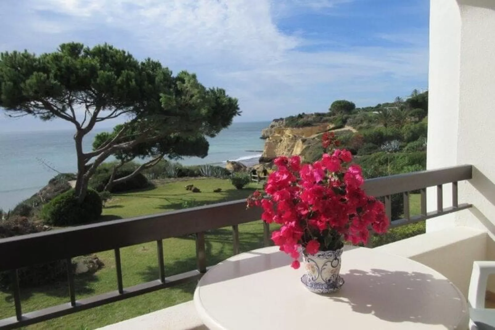Reihenhaus in Armação de Pêra // Casa Ninho-Terrasbalkon