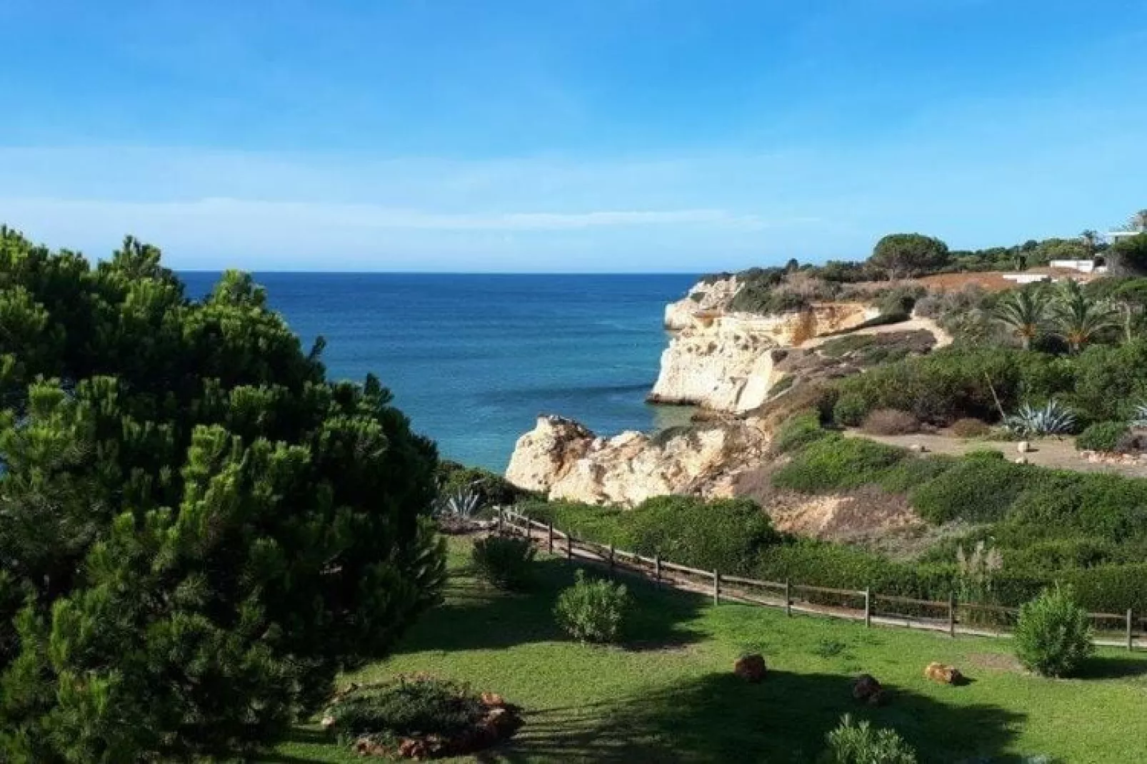 Reihenhaus in Armação de Pêra // Casa Ninho-Uitzicht zomer