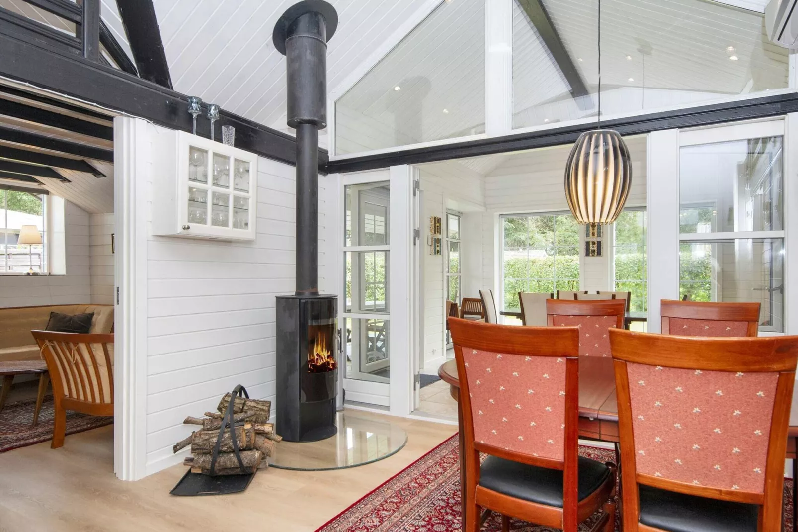 Betoverende Cottage met Whirlpool-By Traum-Binnen