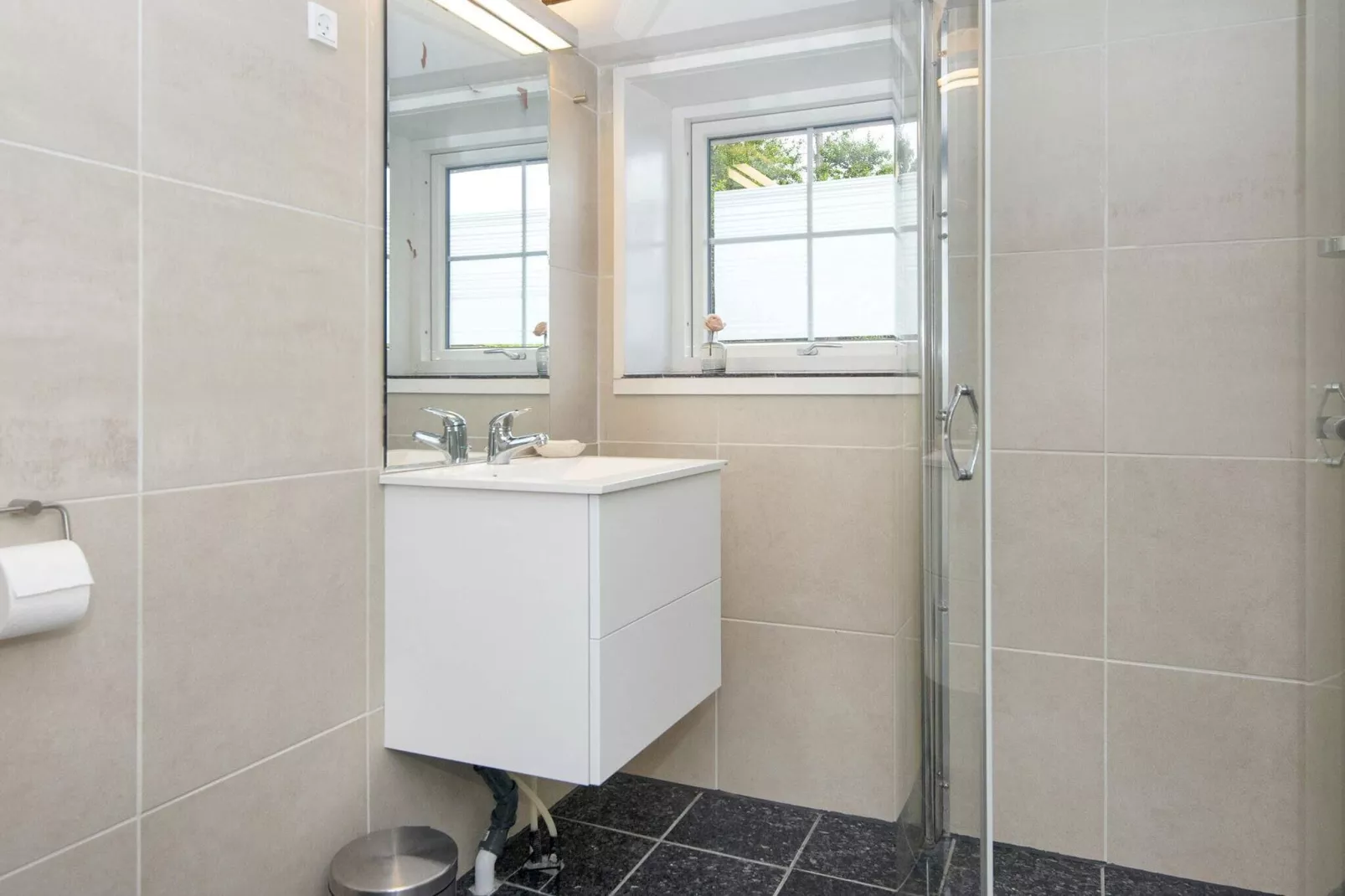 Betoverende Cottage met Whirlpool-By Traum-Binnen