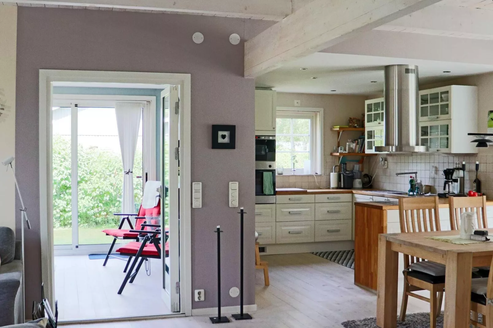 Modern vakantiehuis met tuin-By Traum-Binnen